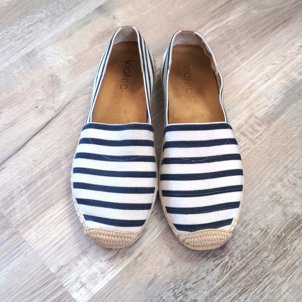 Vionic slip-on shoes